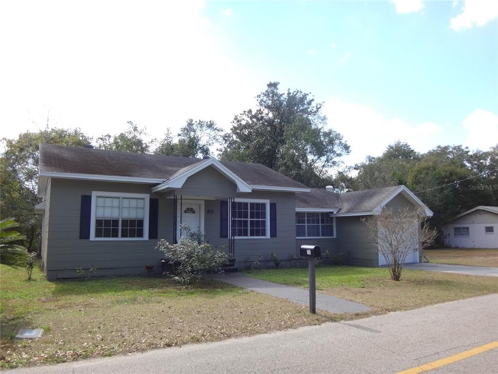 703 W CHERRY STREET PLANT CITY, FL 33563