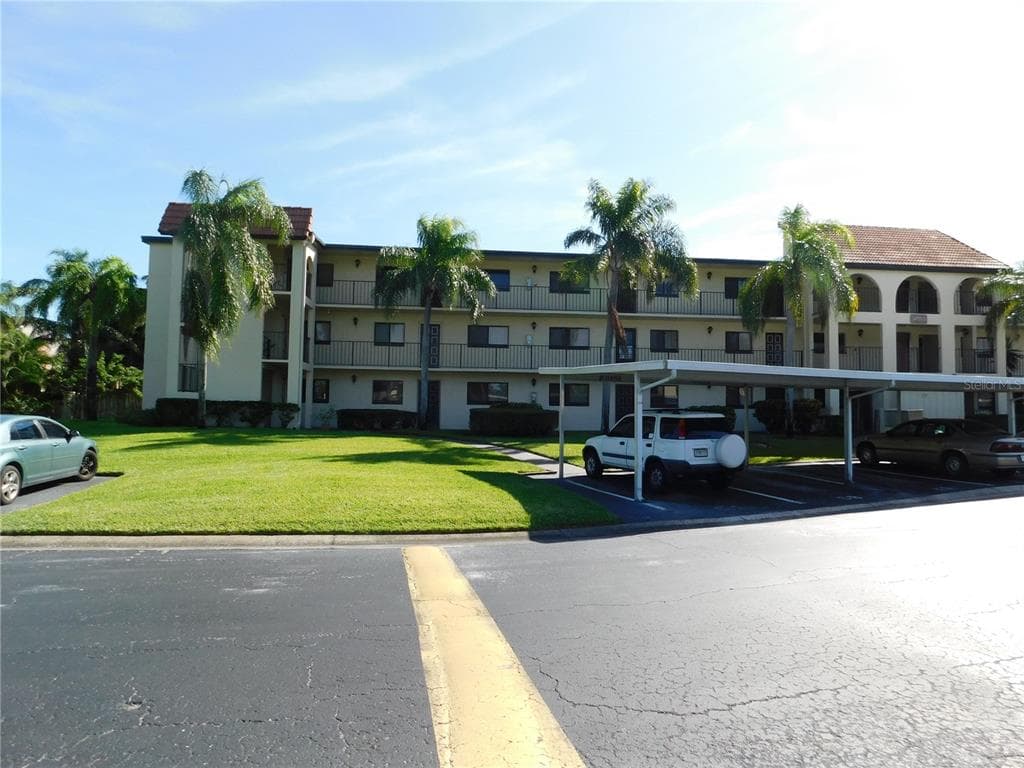 3055 CASA DEL SOL CIRCLE UNIT 103 CLEARWATER, FL 33761