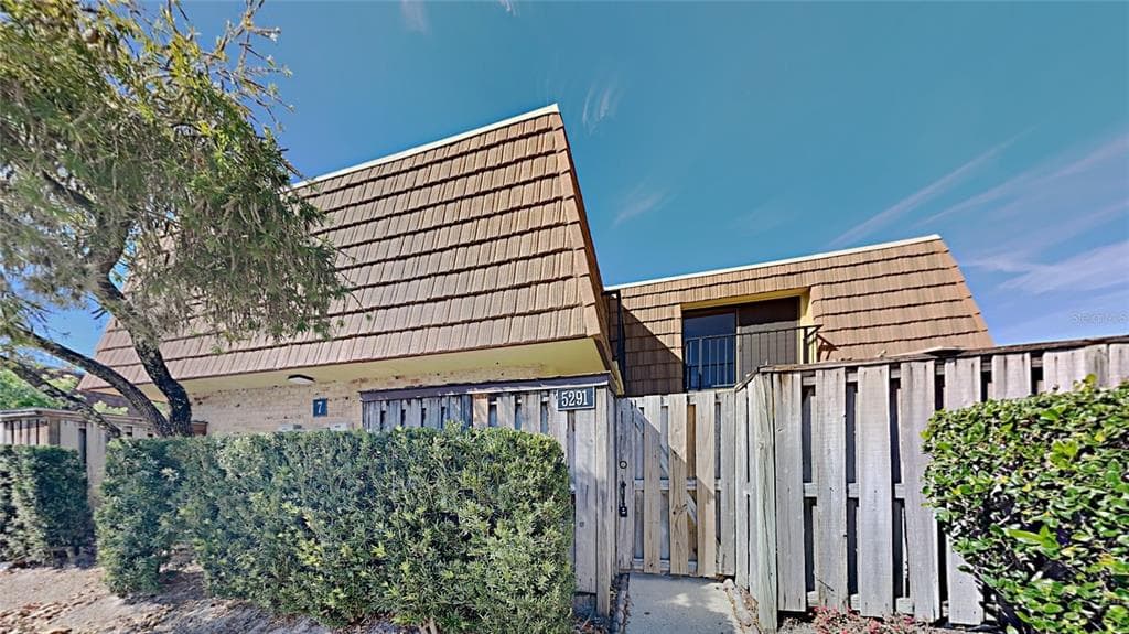 5291 MIDDLE COURT UNIT 121 ORLANDO, FL 32811