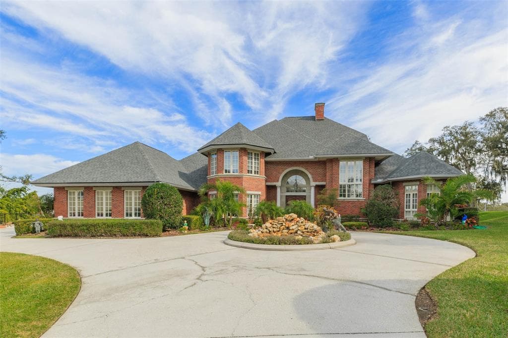 740 CRESCENT HILLS DRIVE