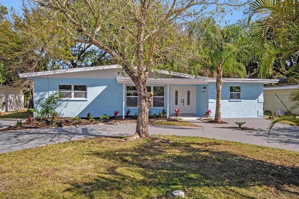 105 23RD STREET COURT E BRADENTON, FL 34208