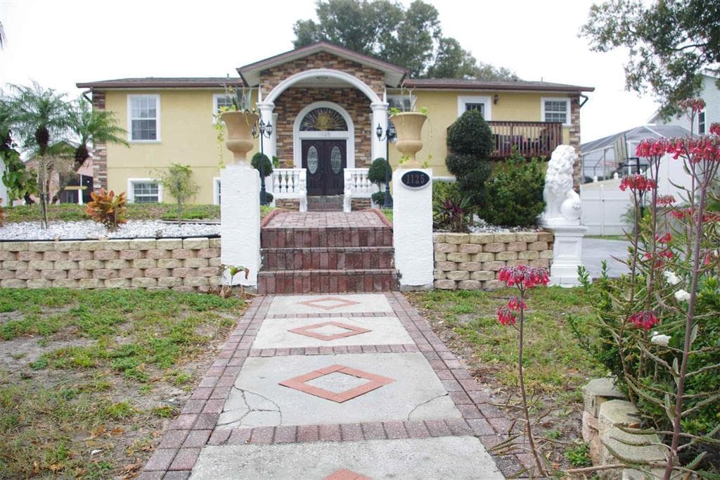 1125 GLENWOOD DRIVE DUNEDIN, FL 34698