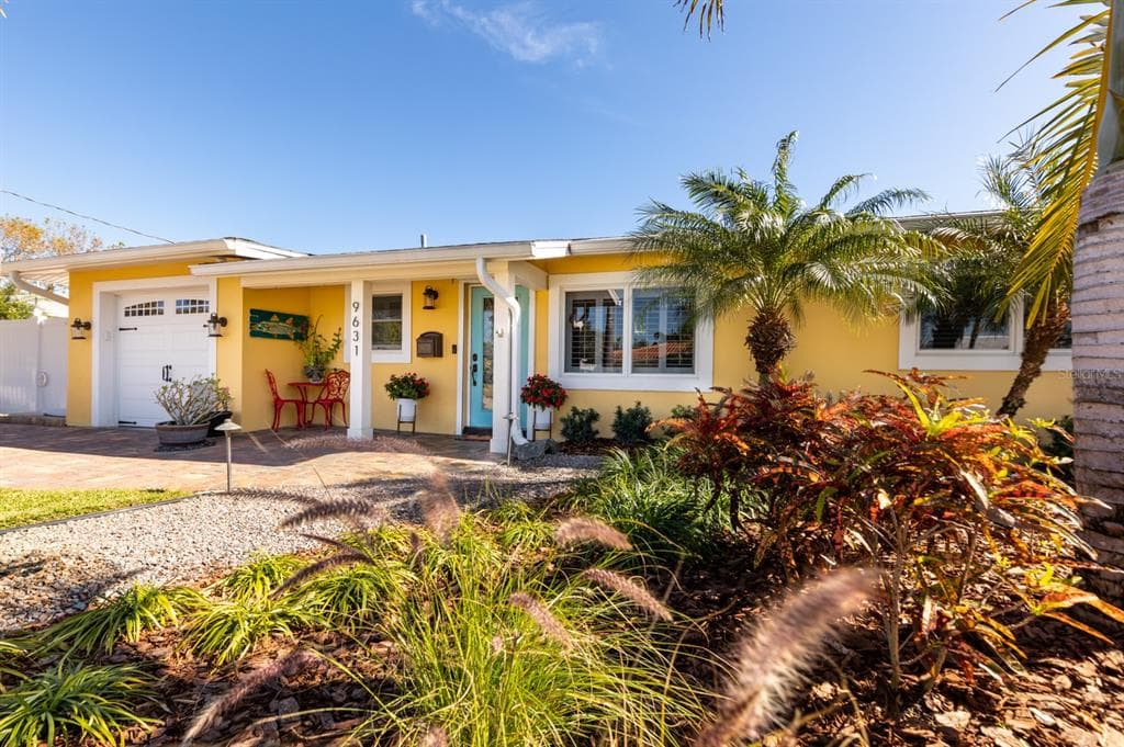 9631 TREASURE LANE NE ST PETERSBURG, FL 33702