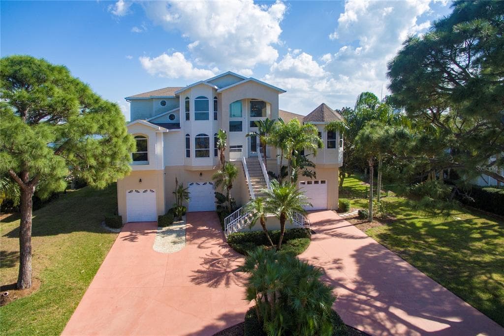 1661 SEABREEZE TARPON SPRINGS, FL 34689