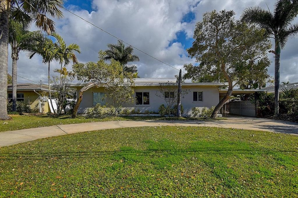 710 BAYSHORE DRIVE TARPON SPRINGS, FL 34689