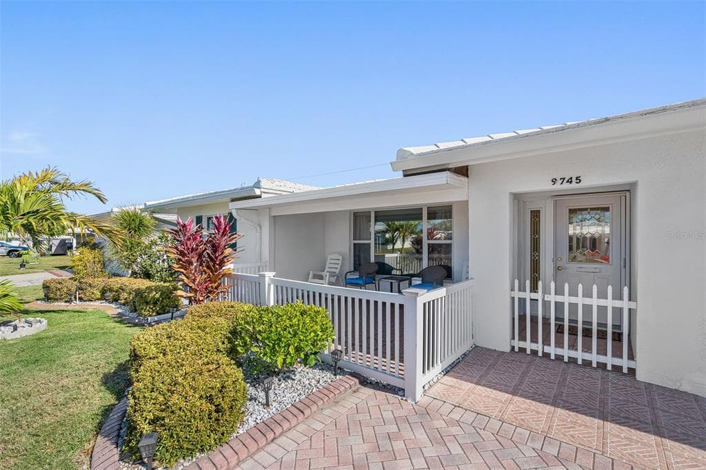 9745 MAINLANDS BOULEVARD W UNIT 1-B PINELLAS PARK, FL 33782