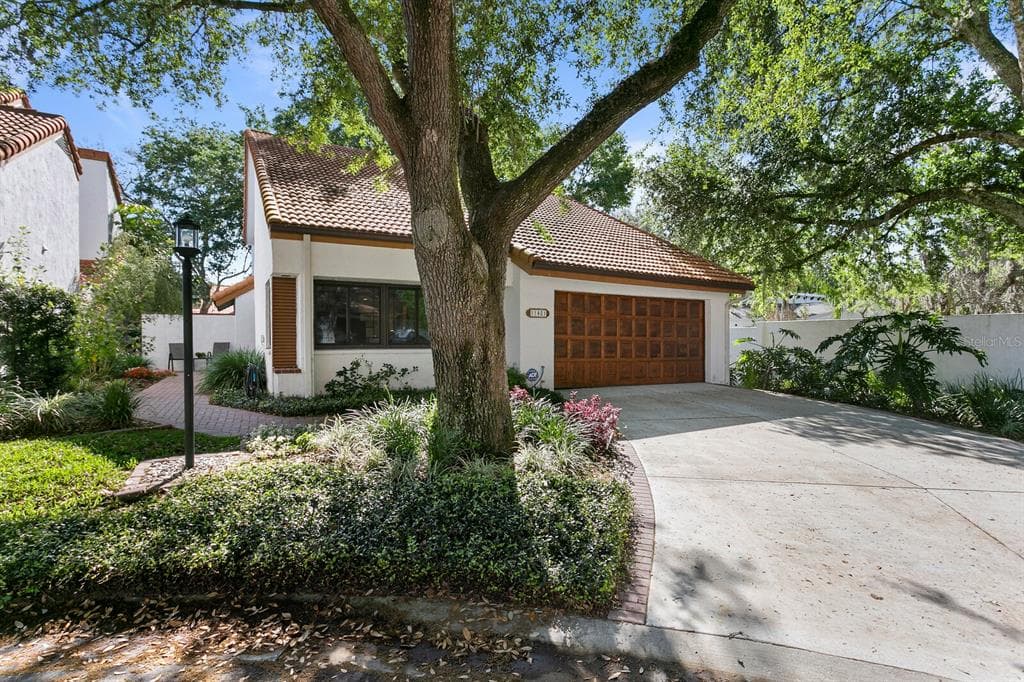 11401 CERCA DEL RIO PLACE TEMPLE TERRACE, FL 33617