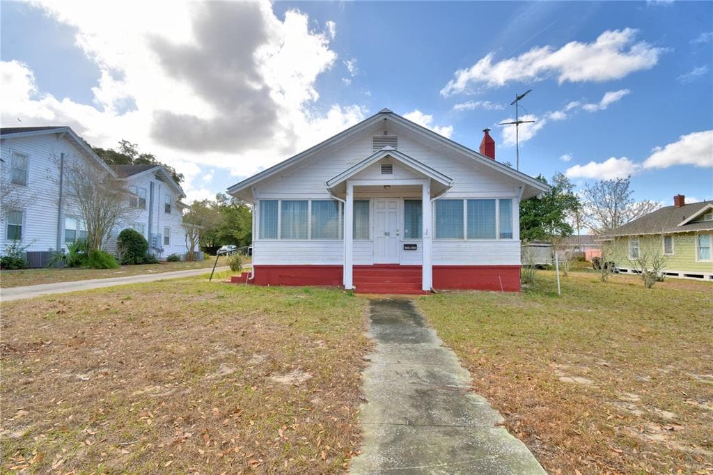 224 E SEMINOLE AVENUE LAKE WALES, FL 33853