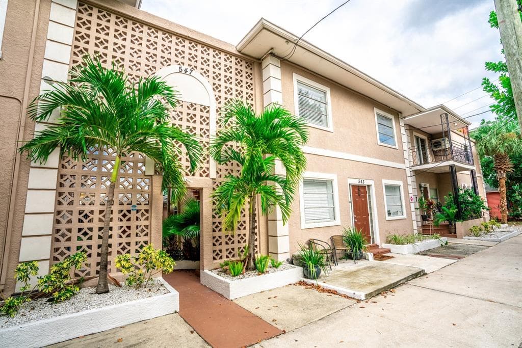 539 2ND STREET N UNIT 1/2 ST PETERSBURG, FL 33701