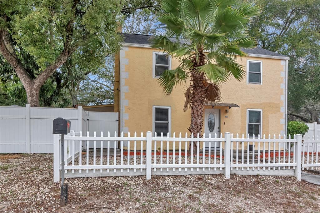 8420 N TAMPA STREET TAMPA, FL 33604