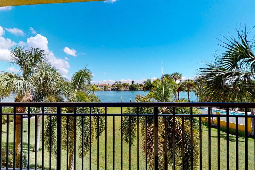 10315 GULF BOULEVARD UNIT 107 TREASURE ISLAND, FL 33706