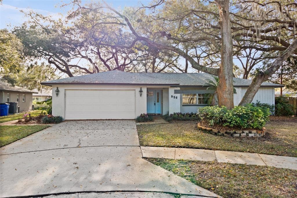 958 WOODLAND DRIVE PALM HARBOR, FL 34683
