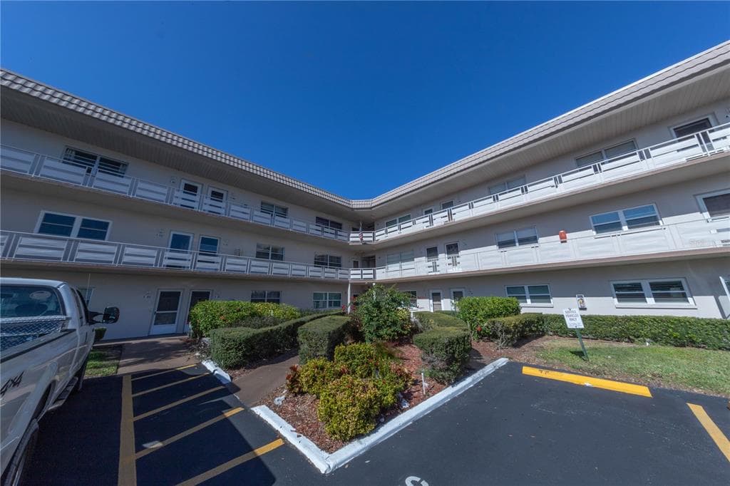 5530 80TH STREET N UNIT D201 ST PETERSBURG, FL 33709