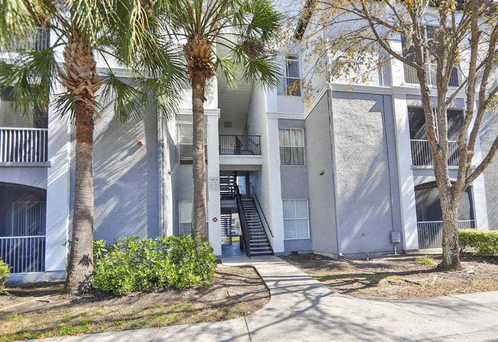 5613 LEGACY CRESCENT PLACE UNIT 103 RIVERVIEW, FL 33578