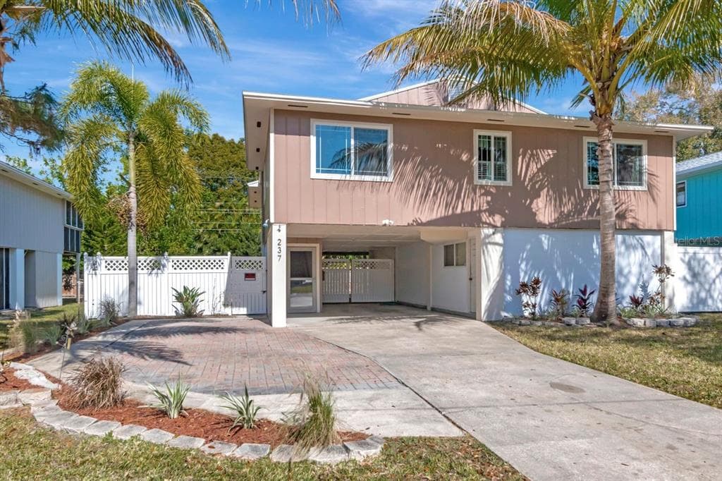 237 84TH AVENUE NE ST PETERSBURG, FL 33702