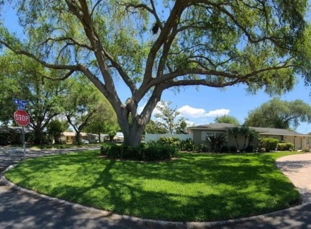 8977 110TH LANE SEMINOLE, FL 33772