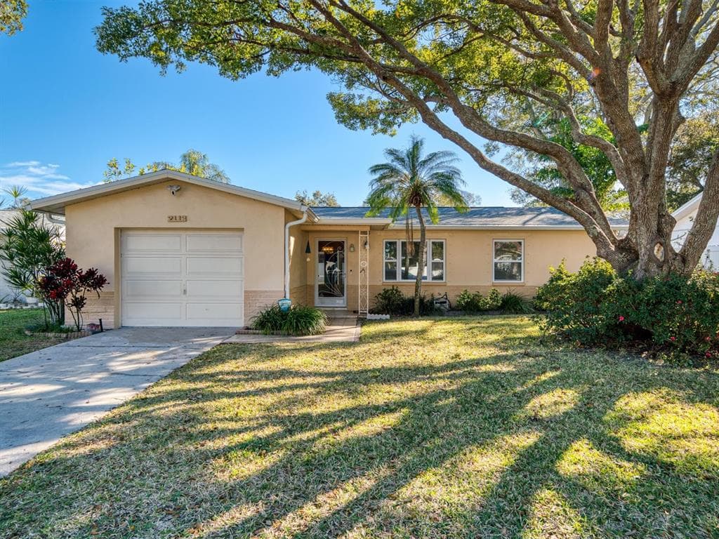 2113 LAUREN DRIVE LARGO, FL 33774