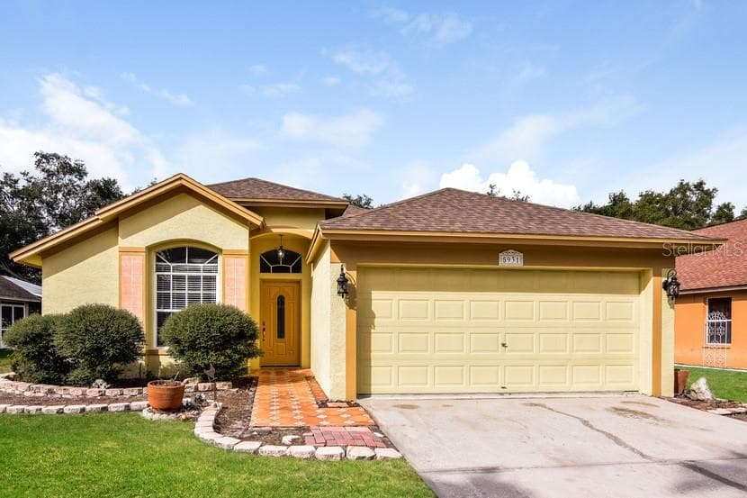 5931 AZURE DRIVE WESLEY CHAPEL, FL 33545