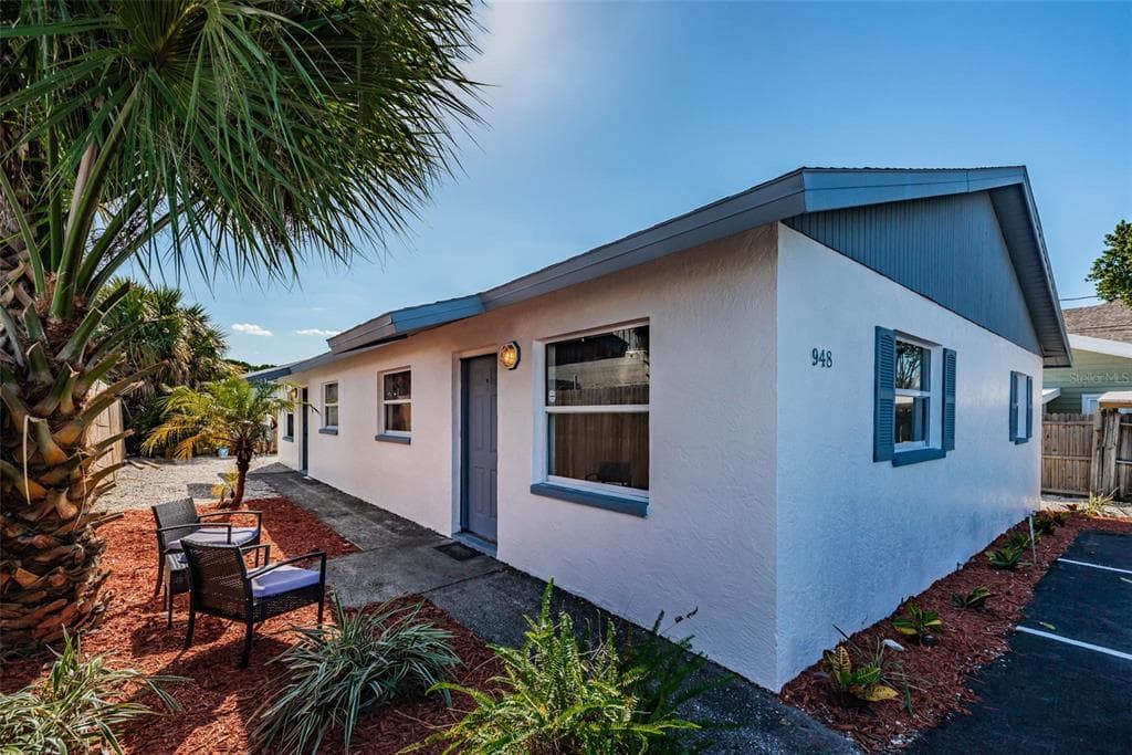 948 FLORIDA AVENUE UNIT A PALM HARBOR, FL 34683