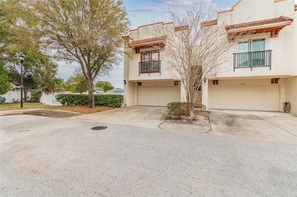 6512 BISCAYNE SHORE LANE TAMPA, FL 33611