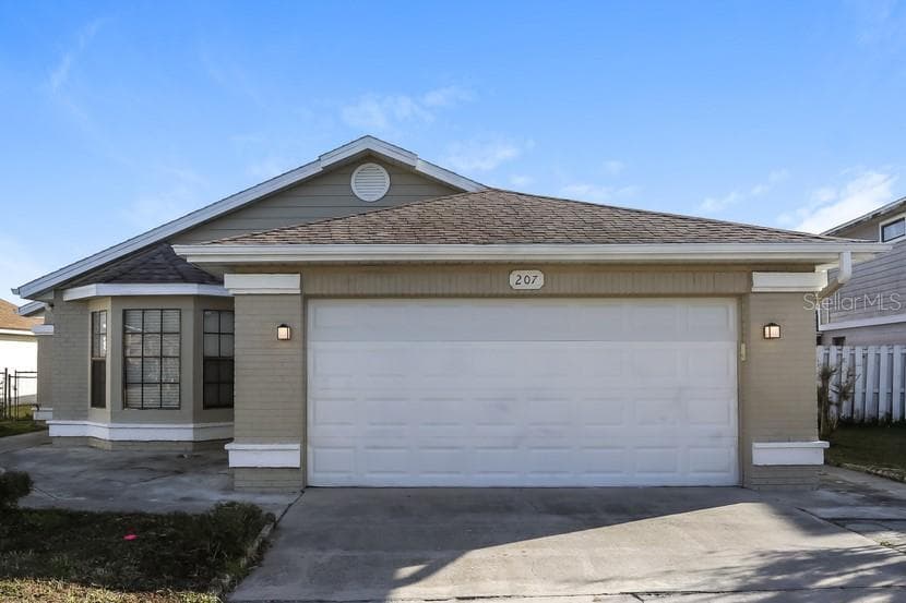 207 OLIVEWOOD COURT KISSIMMEE, FL 34743