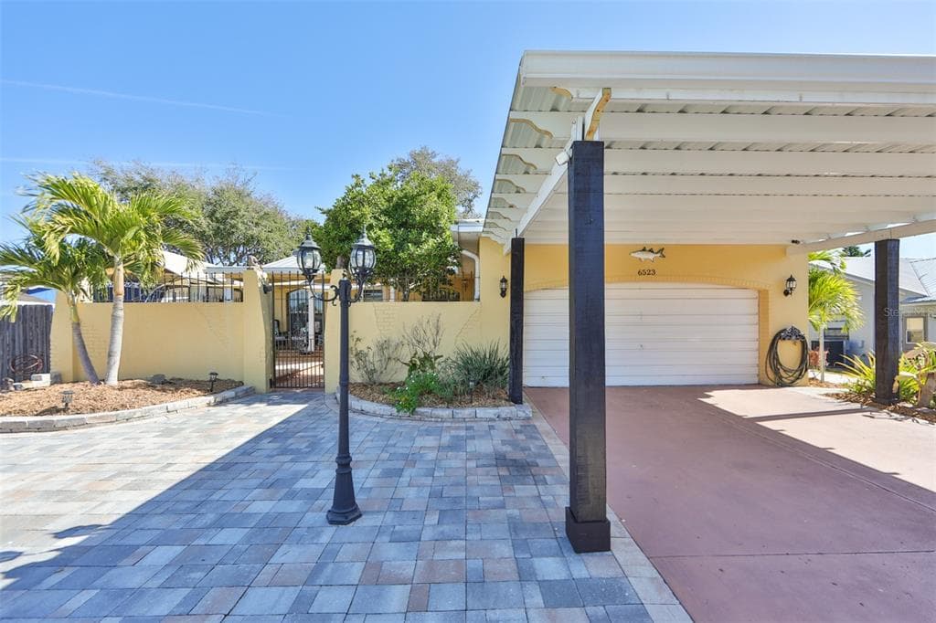 6523 MANILA PALM WAY APOLLO BEACH, FL 33572