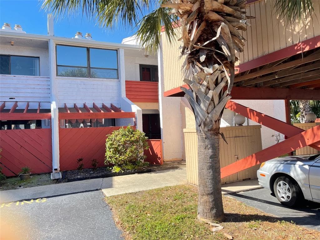 1 WINDRUSH BOULEVARD UNIT 103 INDIAN ROCKS BEACH, FL 33785