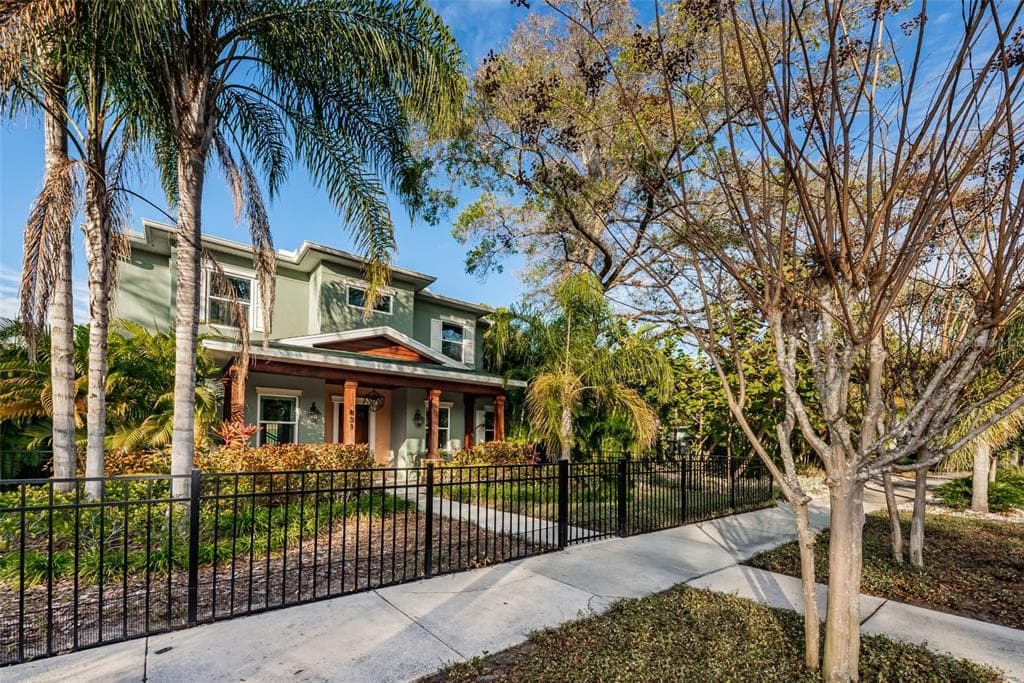 831 26TH AVENUE N ST PETERSBURG, FL 33704