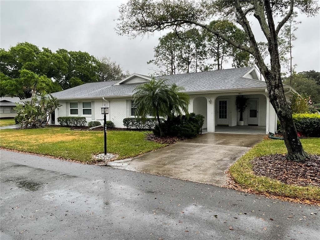 1901 HANSON COURT UNIT 303 SUN CITY CENTER, FL 33573