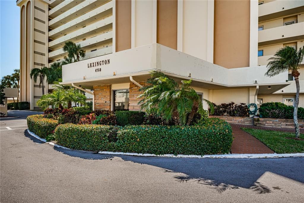 4750 COVE CIRCLE UNIT 906 ST PETERSBURG, FL 33708