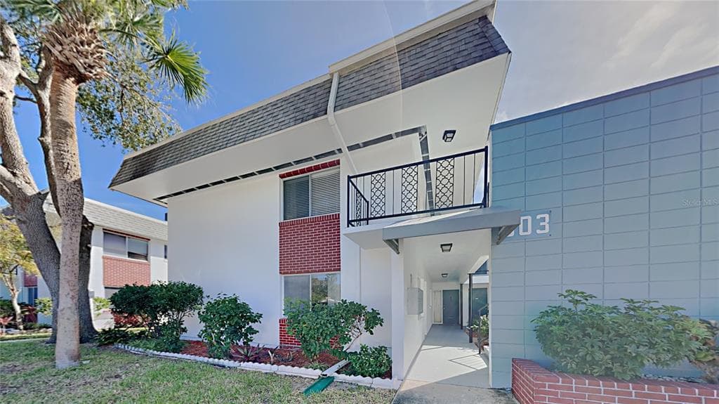 303 RIDGE BOULEVARD UNIT 207 SOUTH DAYTONA, FL 32119