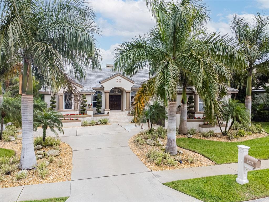 6227 PASADENA POINT BOULEVARD S GULFPORT, FL 33707