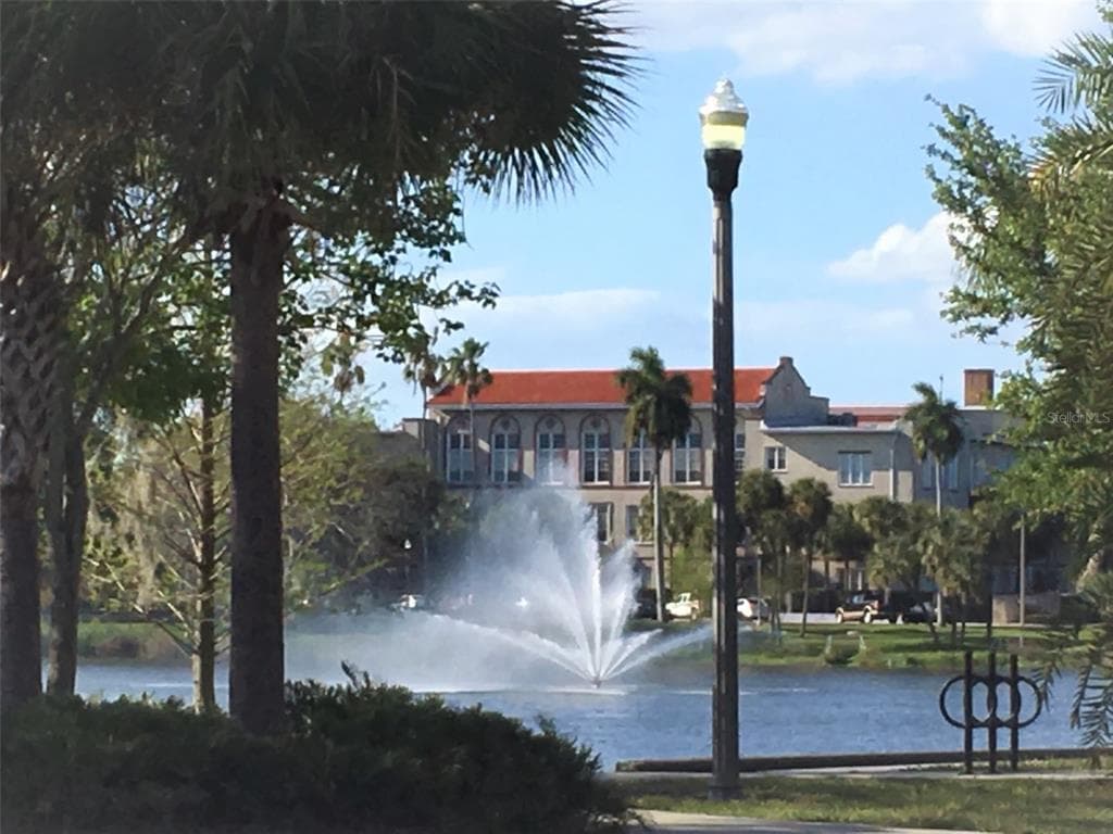 701 MIRROR LAKE DRIVE N UNIT 402 ST PETERSBURG, FL 33701