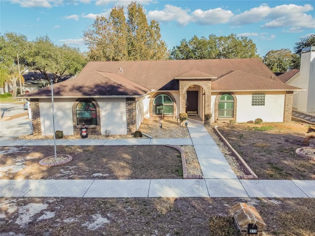 915 BALSAMINA DRIVE BRANDON, FL 33510