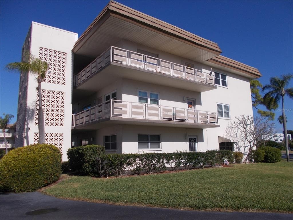 5750 80TH STREET N UNIT A101 ST PETERSBURG, FL 33709