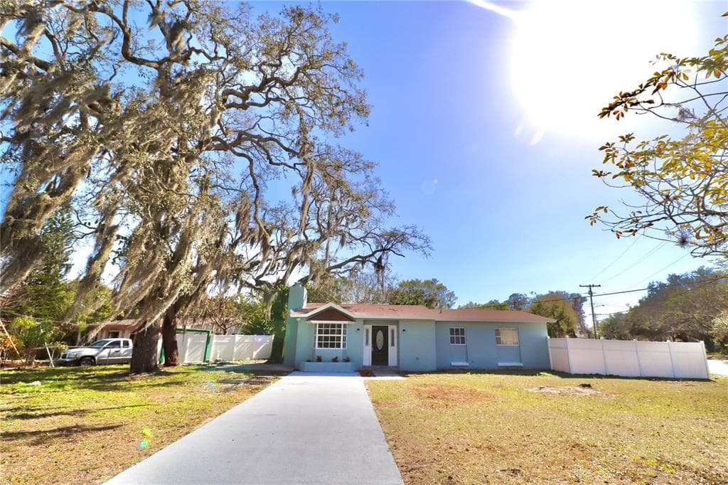 7301 SEQUOIA DRIVE TAMPA, FL 33637