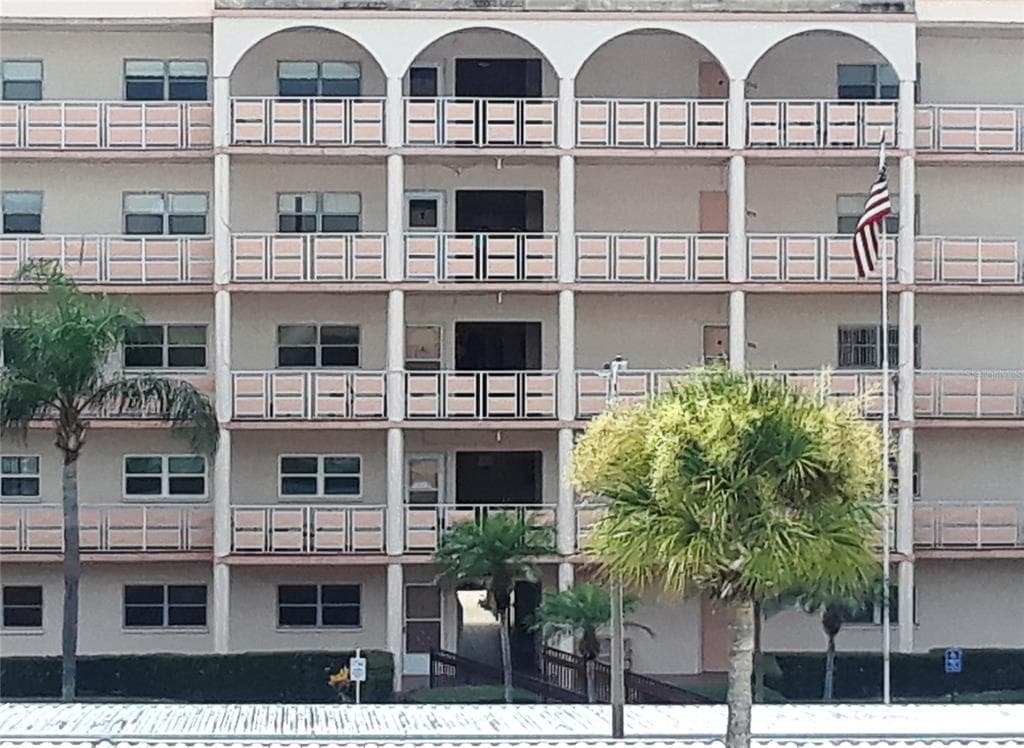 5623 80TH STREET N UNIT 216 ST PETERSBURG, FL 33709