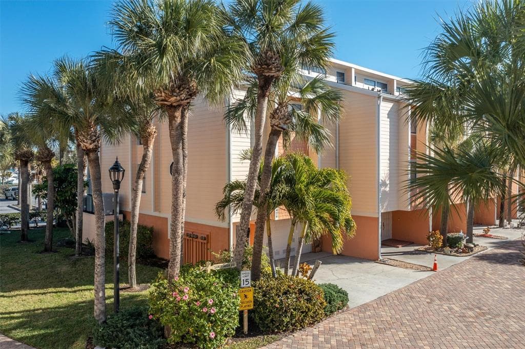 420 SANDY HOOK ROAD UNIT 420 TREASURE ISLAND, FL 33706