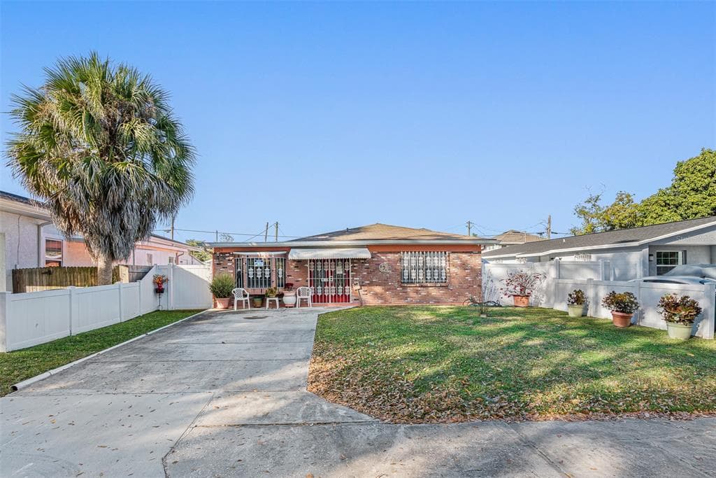 2609 W SAINT CONRAD STREET TAMPA, FL 33607