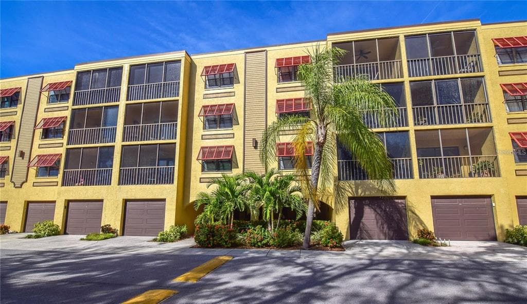 5849 N PARK STREET UNIT 404 ST PETERSBURG, FL 33709