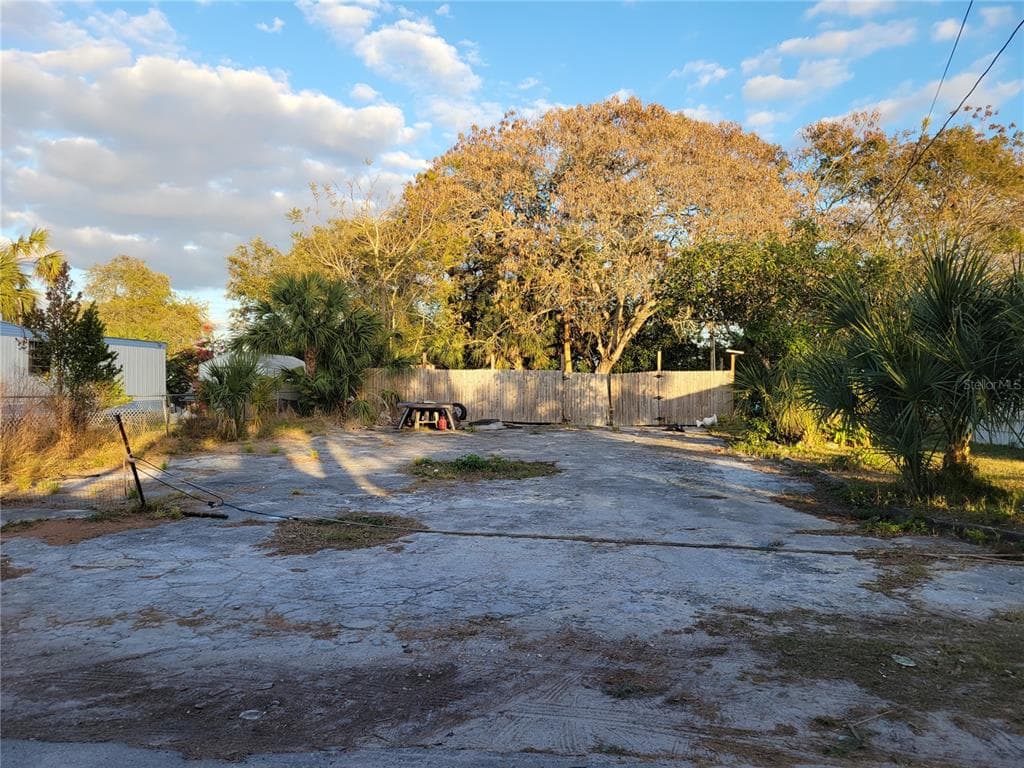 1718-1720 HOLIDAY DRIVE HOLIDAY, FL 34691