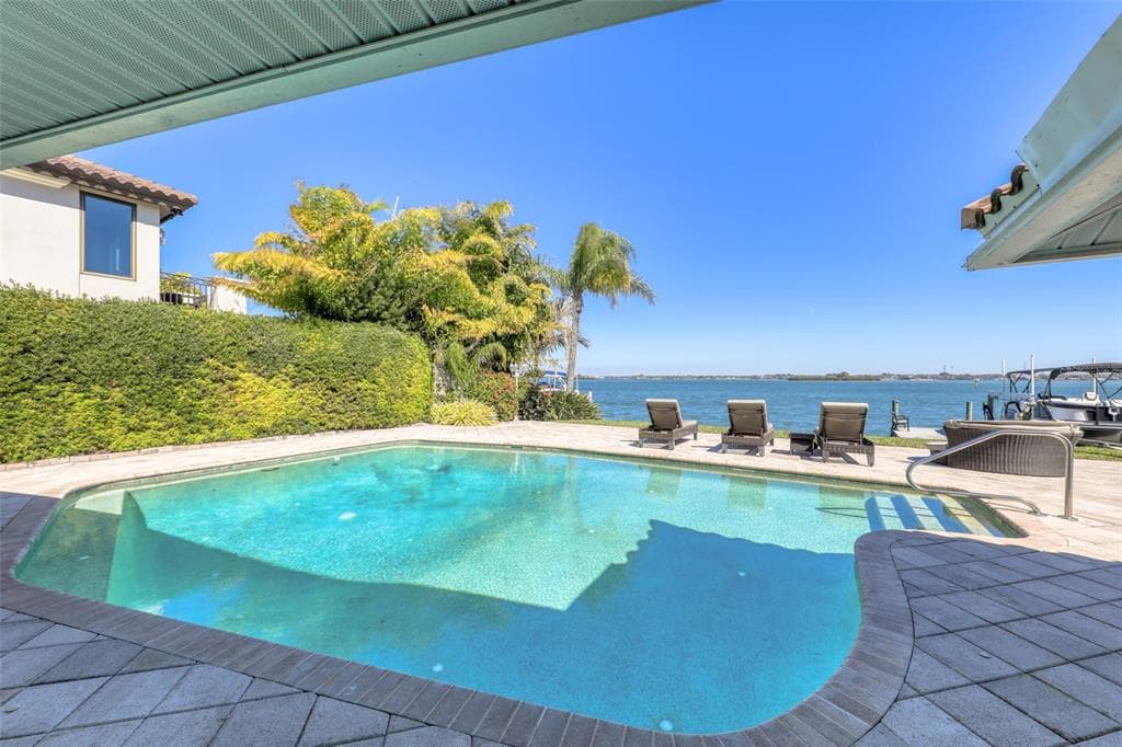 637 HARBOR ISLAND CLEARWATER, FL 33767
