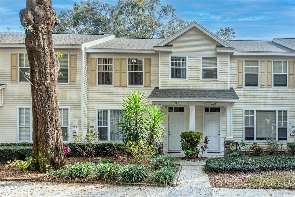 2123 GOLDEN OAK LANE VALRICO, FL 33594