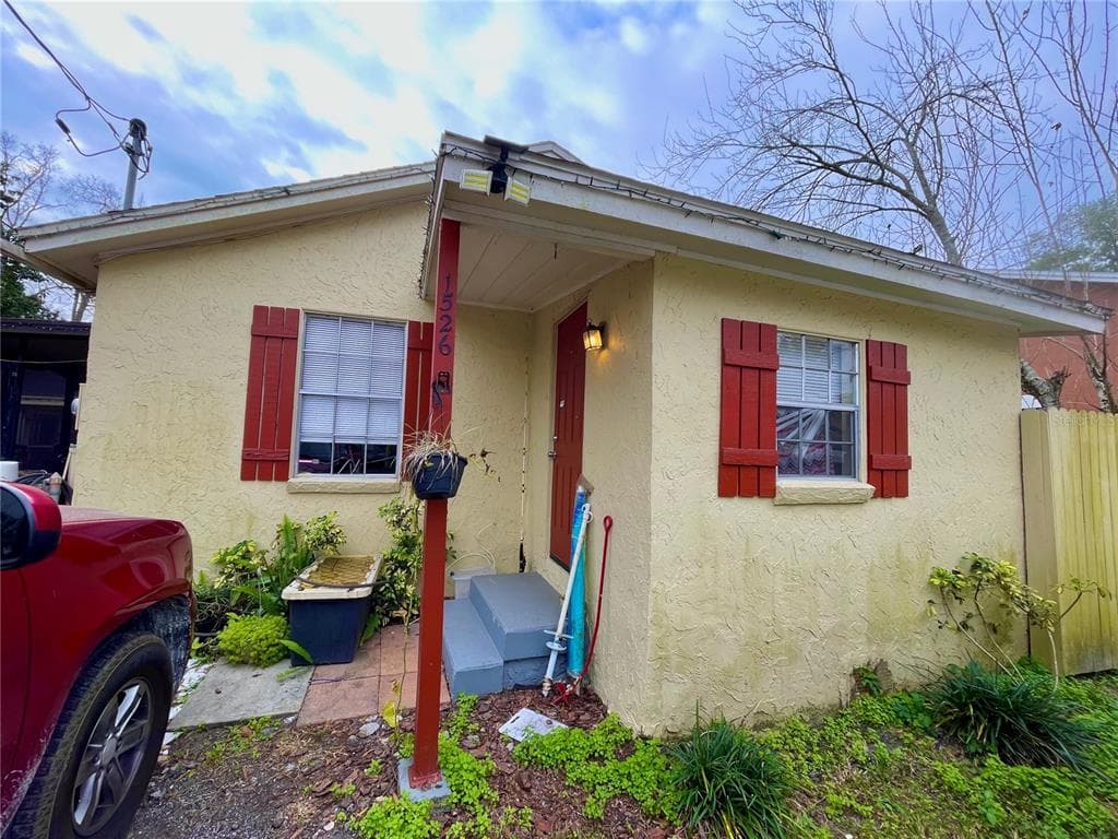 1526 W CLINTON STREET TAMPA, FL 33604