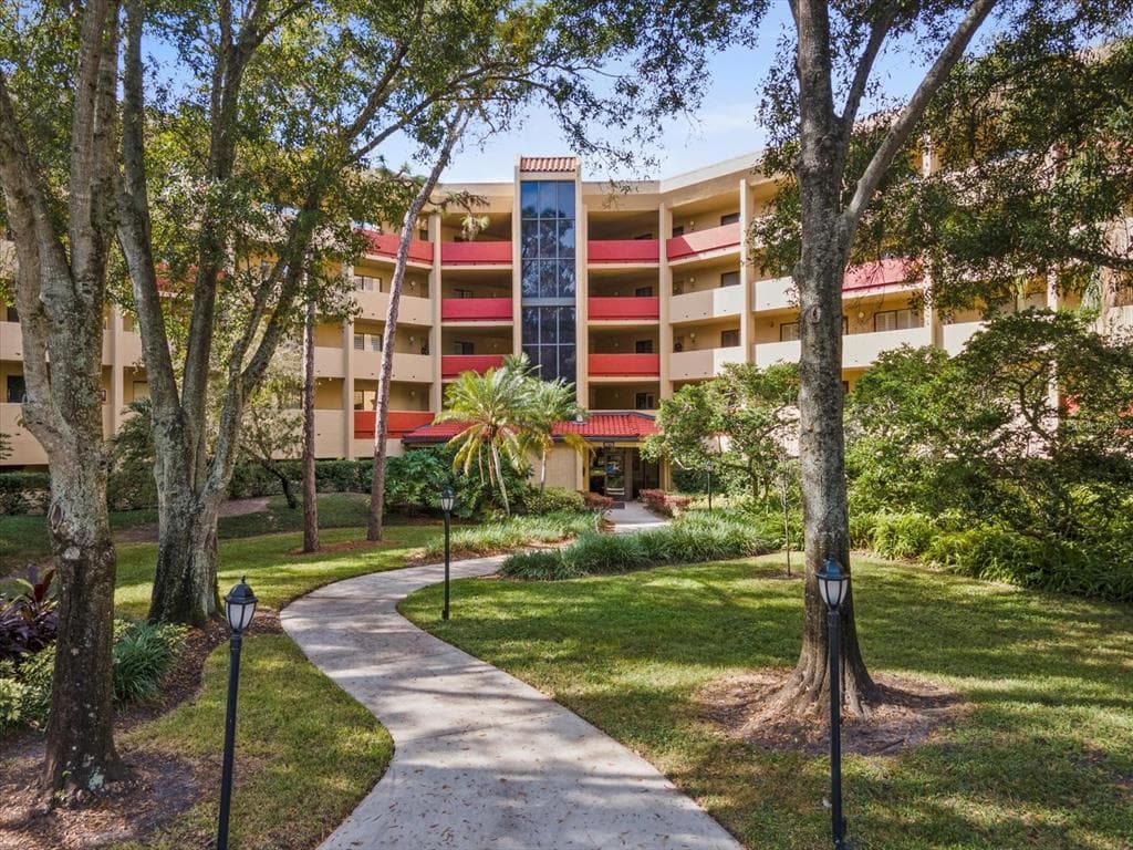 3076 EASTLAND BOULEVARD UNIT 105 CLEARWATER, FL 33761