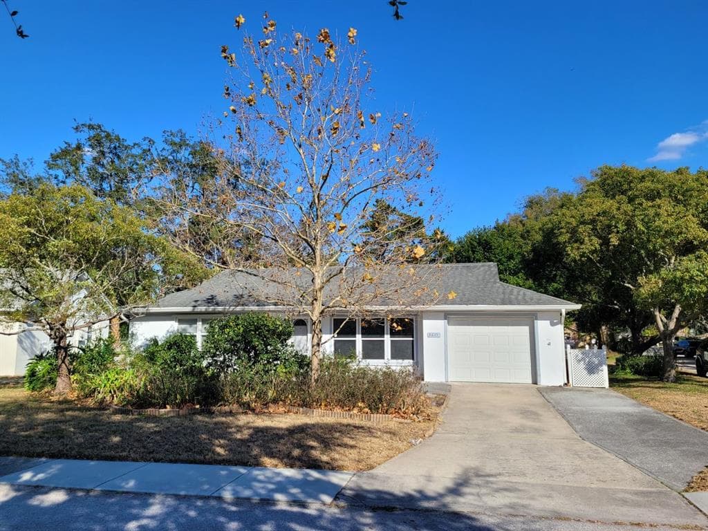 8615 HUNTING SADDLE DRIVE HUDSON, FL 34667