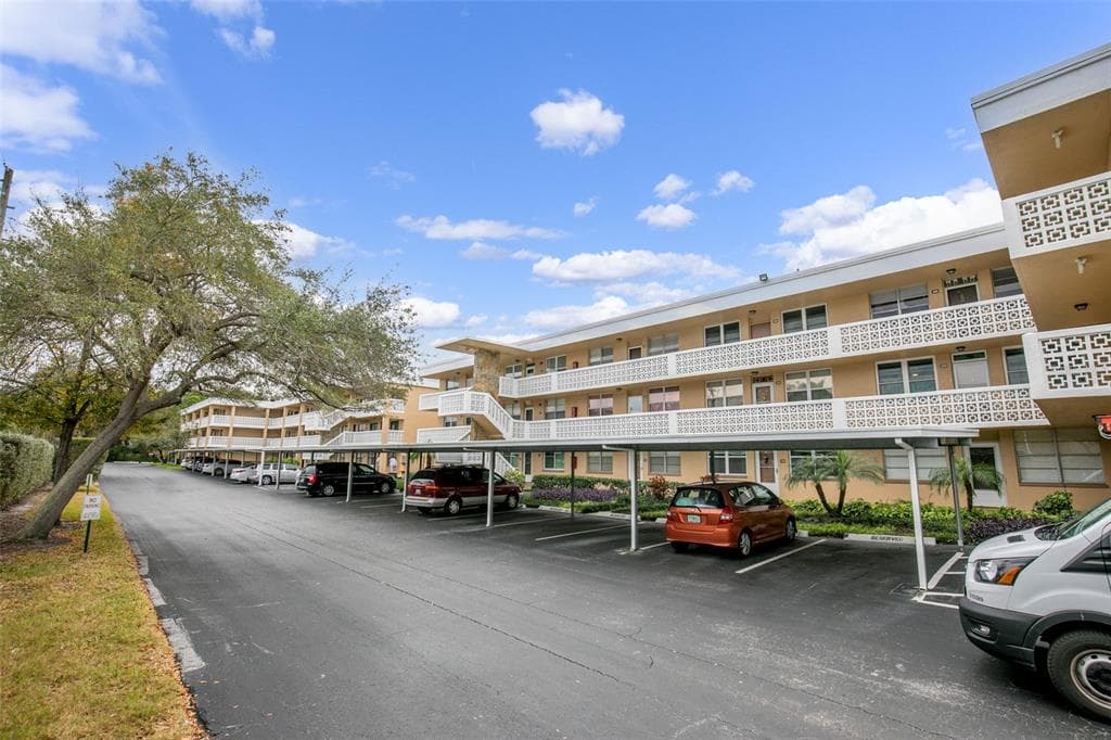 5095 BAY STREET NE UNIT 205 ST PETERSBURG, FL 33703
