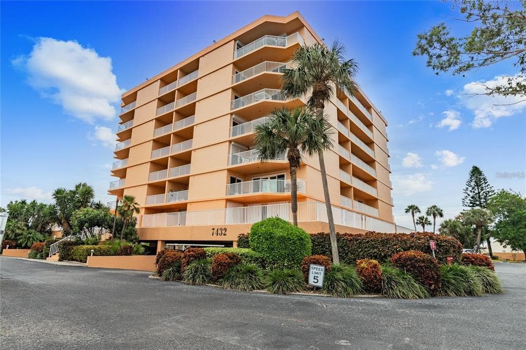 7432 SUNSHINE SKYWAY LANE S UNIT 501 ST PETERSBURG, FL 33711