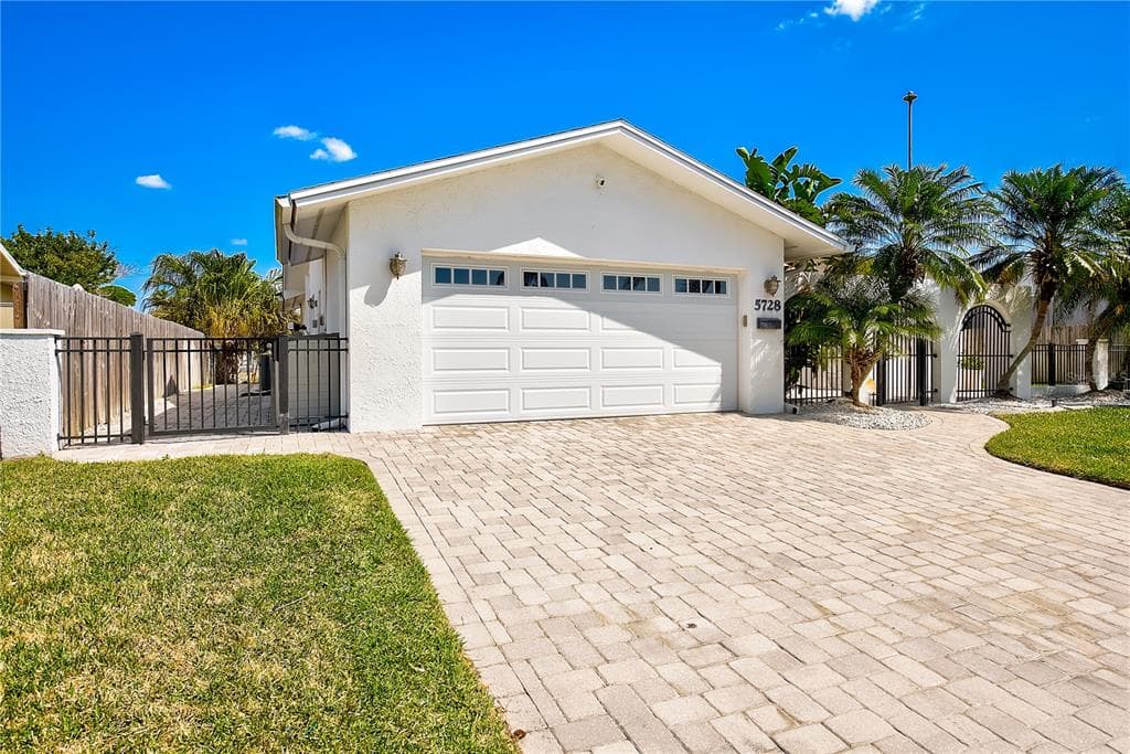 5728 IMPERIAL KEY TAMPA, FL 33615