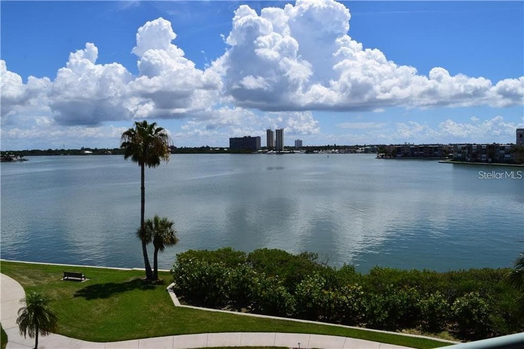 8021 SAILBOAT KEY BOULEVARD S UNIT 302 ST PETE BEACH, FL 33707